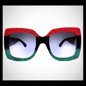 Pre owned authentic Gucci sunglasses! With a case